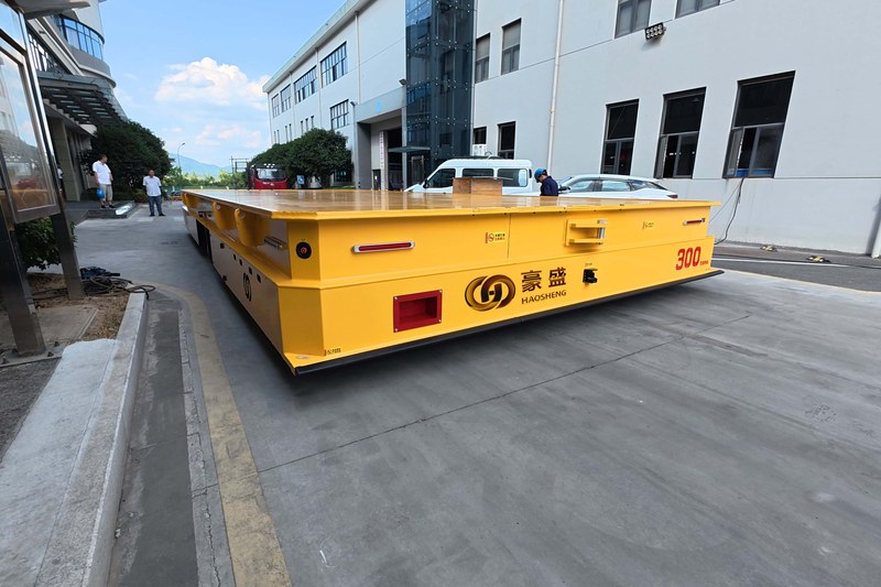 AGV на 300 тонн перевозит компоненты ветрогенератора