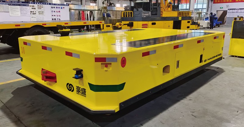 Подъёмная AGV-тележка 30 т обслуживает станции вне рельсовой сети